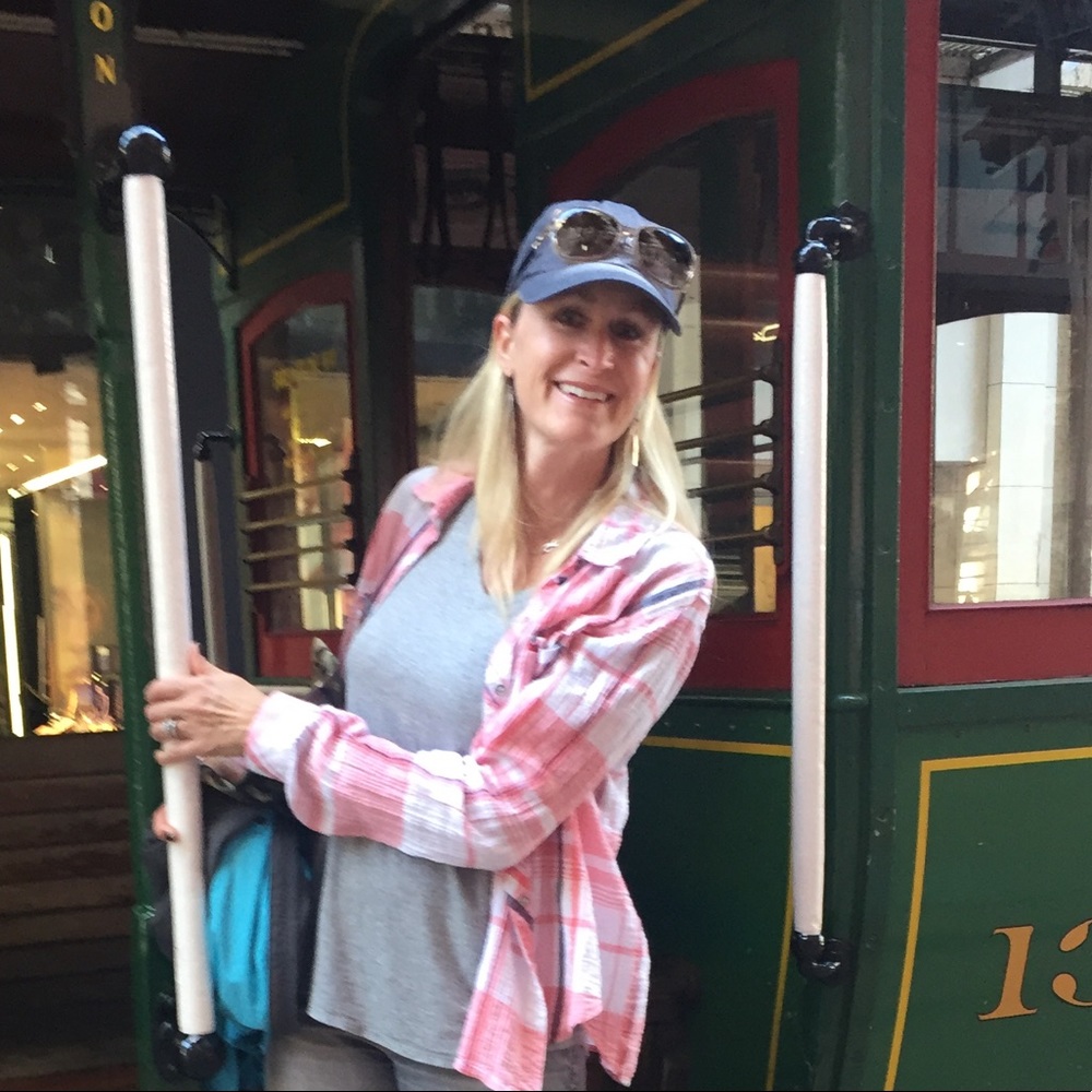 Meet your Posher, Delcie